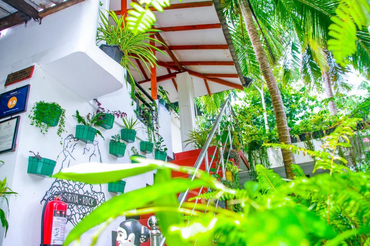 Sigiri Tarushan Home Stay Szigirija Kültér fotó