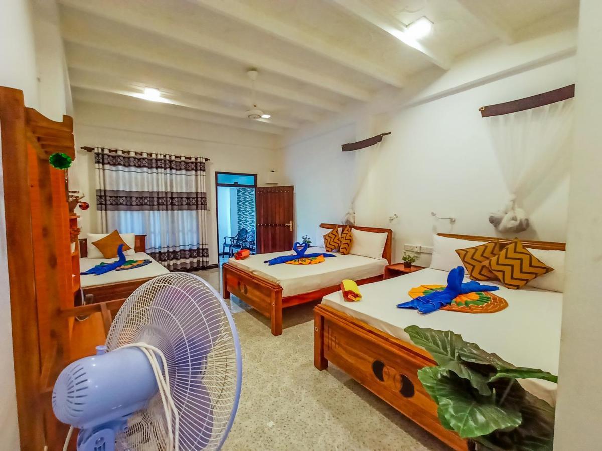 Sigiri Tarushan Home Stay Szigirija Kültér fotó