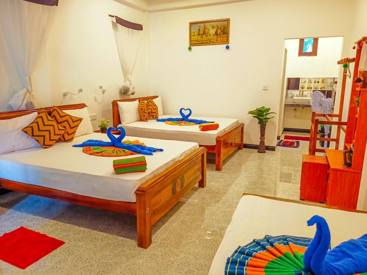 Sigiri Tarushan Home Stay Szigirija Kültér fotó