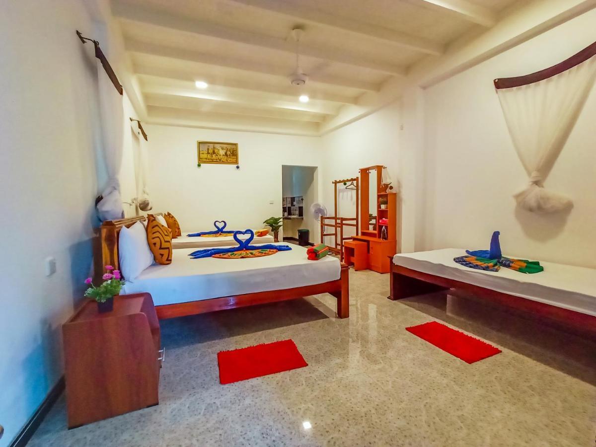 Sigiri Tarushan Home Stay Szigirija Kültér fotó