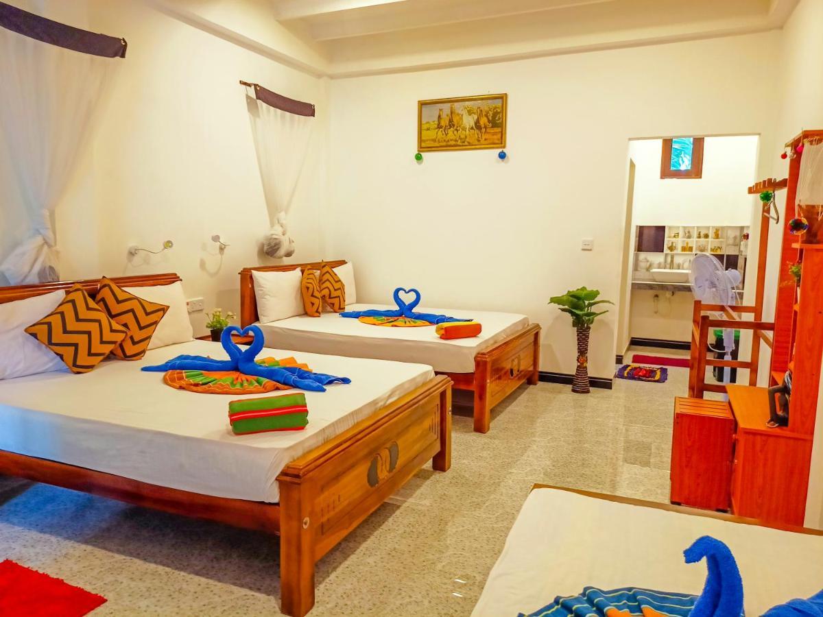 Sigiri Tarushan Home Stay Szigirija Kültér fotó