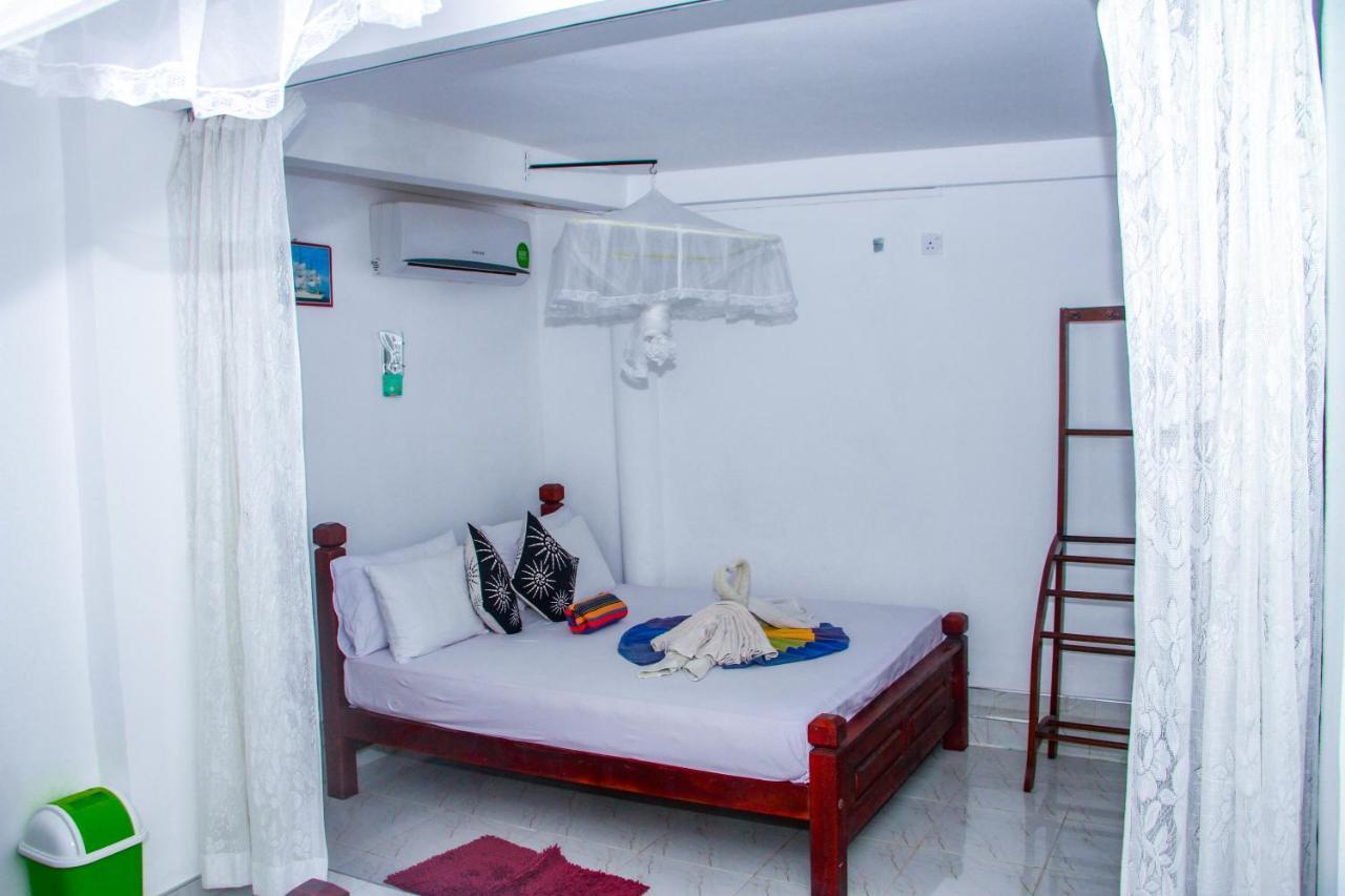 Sigiri Tarushan Home Stay Szigirija Kültér fotó