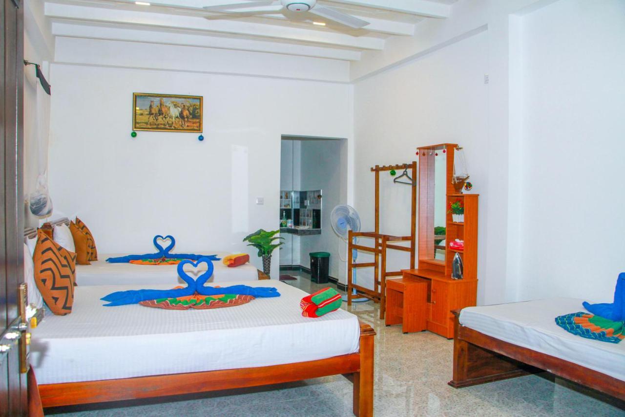 Sigiri Tarushan Home Stay Szigirija Kültér fotó