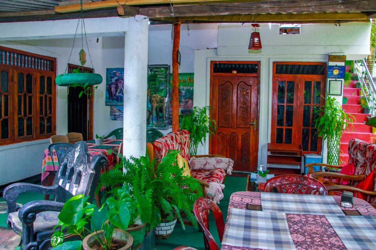 Sigiri Tarushan Home Stay Szigirija Kültér fotó