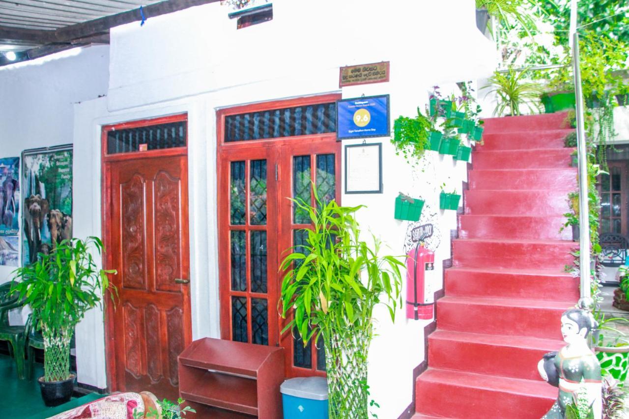 Sigiri Tarushan Home Stay Szigirija Kültér fotó