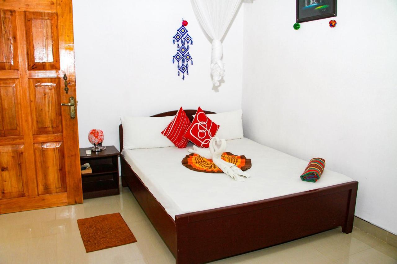 Sigiri Tarushan Home Stay Szigirija Kültér fotó