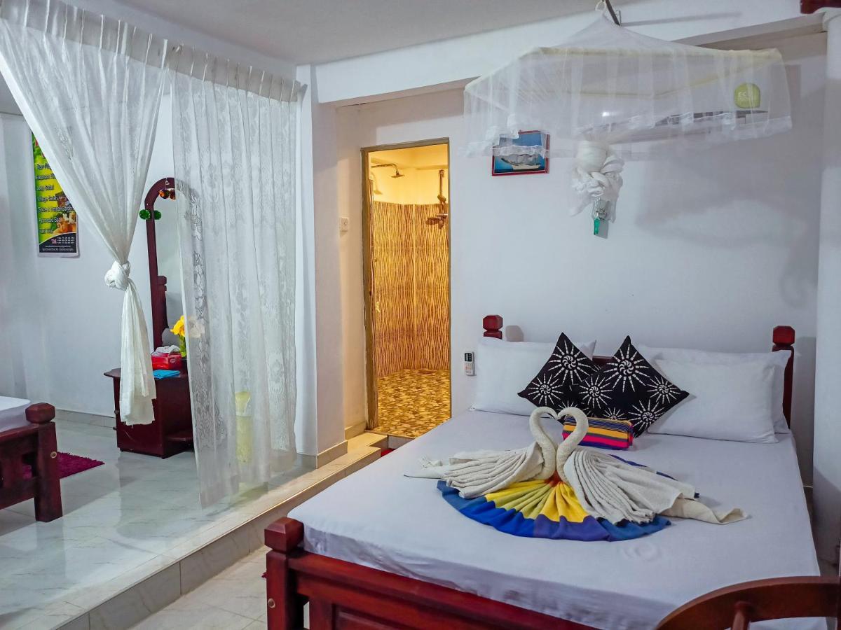 Sigiri Tarushan Home Stay Szigirija Kültér fotó