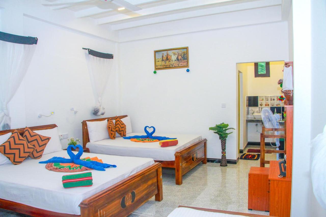 Sigiri Tarushan Home Stay Szigirija Kültér fotó