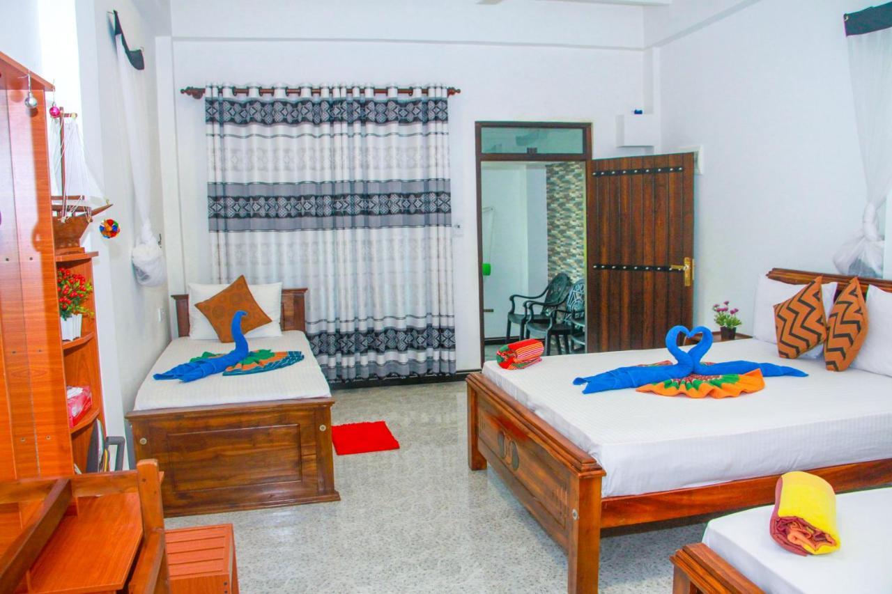 Sigiri Tarushan Home Stay Szigirija Kültér fotó